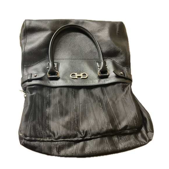 Salvatore Ferragamo Gancini Shoulder Bag GG-21D940 Black Leather - Picture 9 of 15